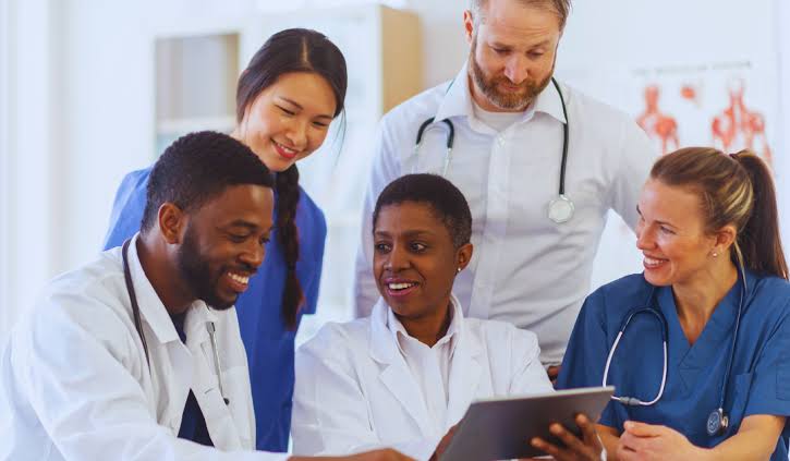 How A Leadership Speaker For Healthcare Inspires Stronger Medical Teams?